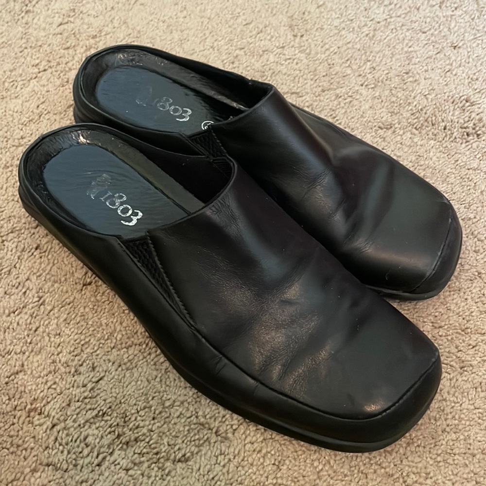 Black 1803 clogs